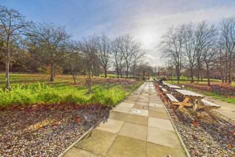 CAM01909G0-PR0420-STILL004