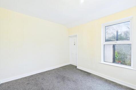 CAM01909G0-PR0455-STILL013