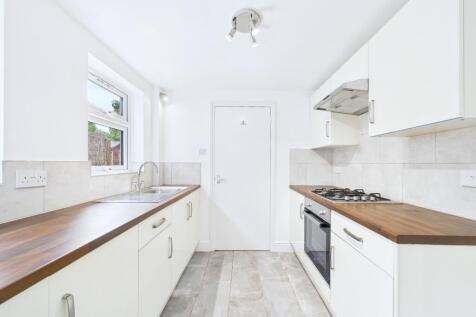 CAM01909G0-PR0411-STILL003