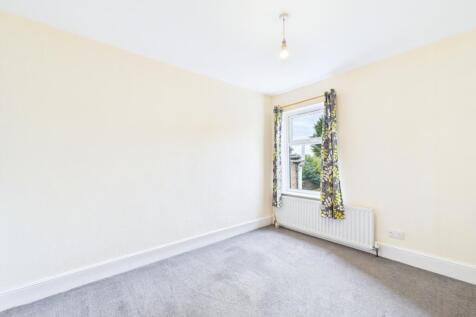 CAM01909G0-PR0411-STILL011