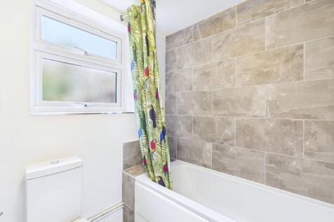 CAM01909G0-PR0411-STILL001