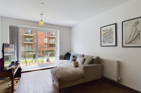 CAM01909G0-PR0196-STILL007