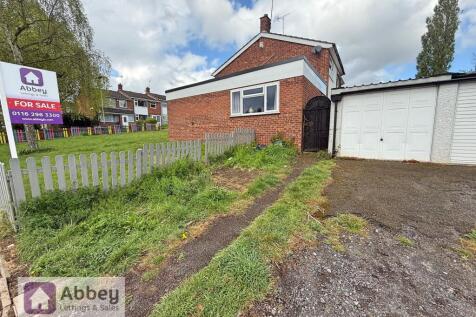 Side Access &amp; Single Garage