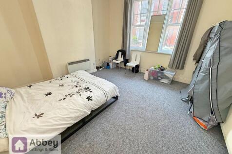 Living/Bedroom Area