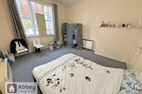 Living/Bedroom Area