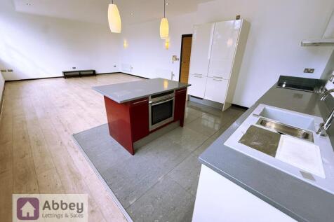 Kitchen &amp; Living Area