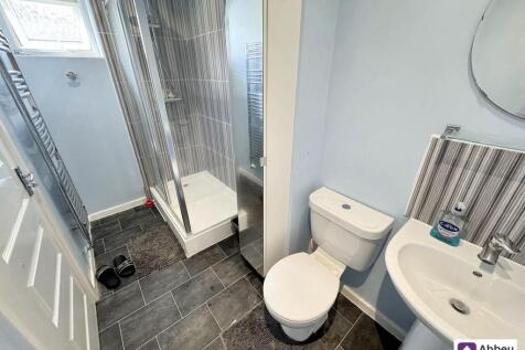 Bathroom (Top Floor)