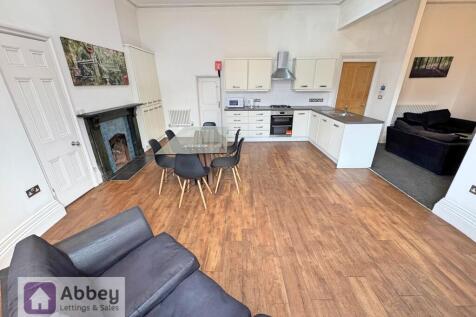 Communal Kitchen/Dining Area