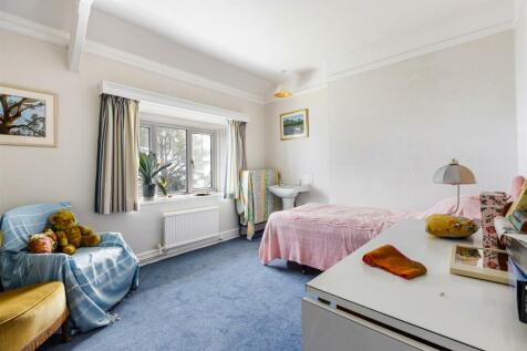 A30 - Strete, Wayside - 240403.jpg