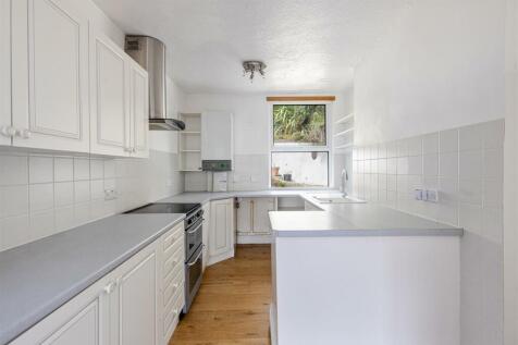 A08 - 23 Fairview Road Dartmouth, Top Flat - 24082