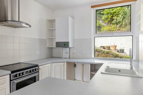 A09 - 23 Fairview Road Dartmouth, Top Flat - 24082