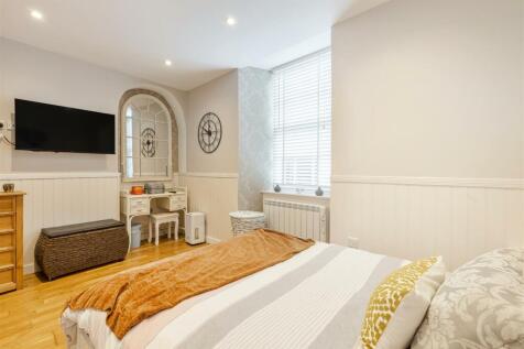 A09 - 16B Clarence Street Dartmouth - 241203.jpg