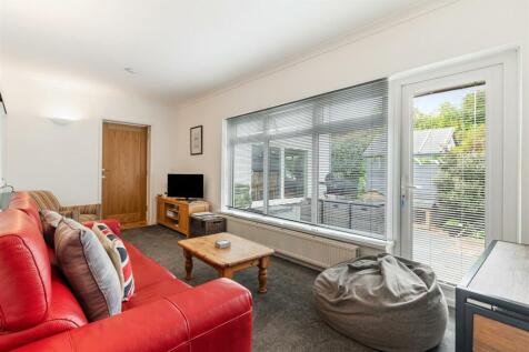 20 Annex Sitting Room Pathfields Dartmouth - 23072
