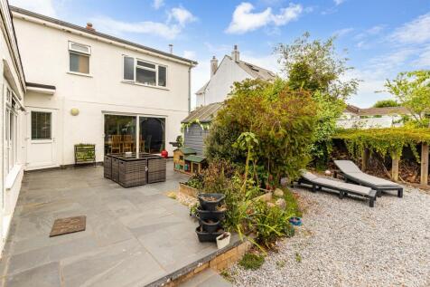20 Pathfields Garden 2 Dartmouth - 230720.jpg