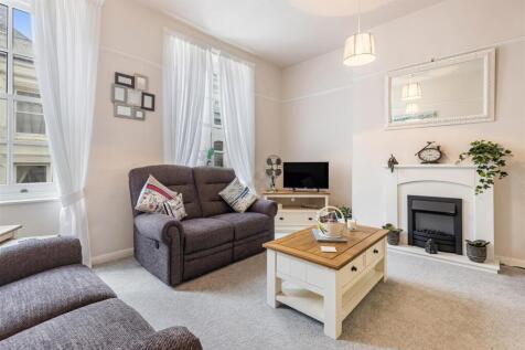 A03 - 18 Fairfax Place Dartmouth, Flat 1 - 250207.