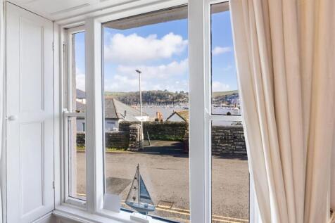 A09 - Flat 2 Dartview 38 Newcomen Road Dartmouth -