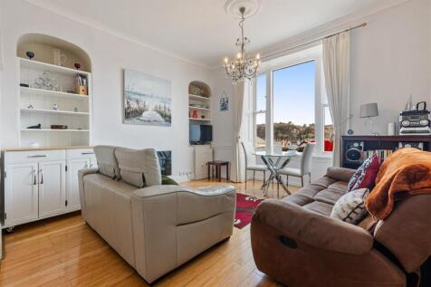 A06 - Flat 2 Dartview 38 Newcomen Road Dartmouth -