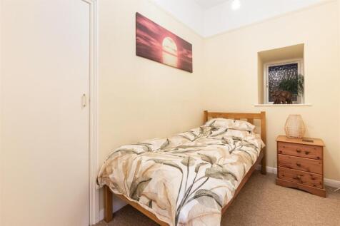 A13 - Flat 2 Dartview 38 Newcomen Road Dartmouth -