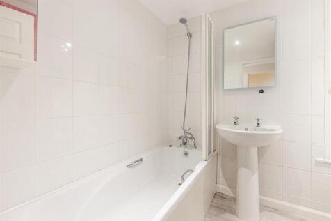 A14 - Flat 2 Dartview 38 Newcomen Road Dartmouth -