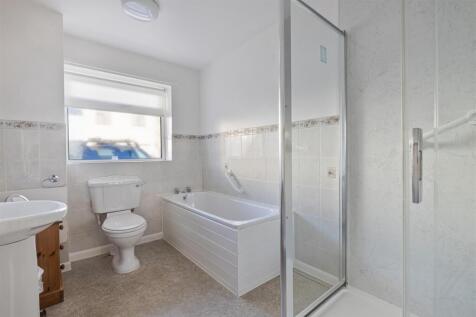 A13 - 4 Mayflower Court, Dartmouth, North Embankme