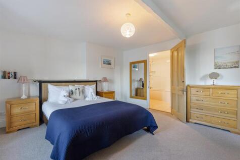 A16 - 28245 Ferryview Castle House, Dartmouth, Sou