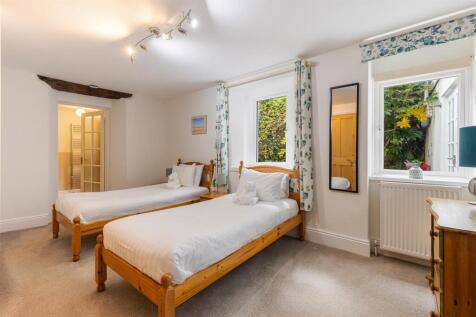 A17 - 28245 Ferryview Castle House, Dartmouth, Sou