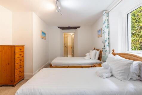 A18 - 28245 Ferryview Castle House, Dartmouth, Sou