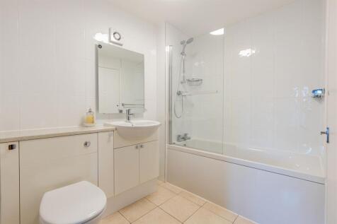 A19 - 28245 Ferryview Castle House, Dartmouth, Sou