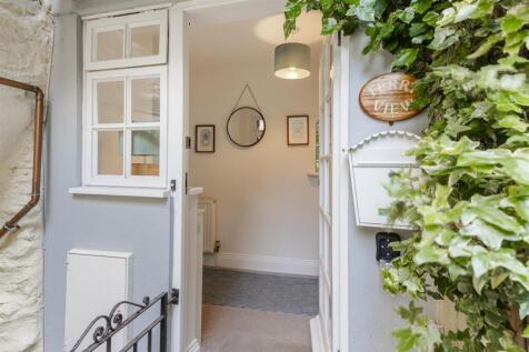 A01 - 28245 Ferryview Castle House, Dartmouth, Sou