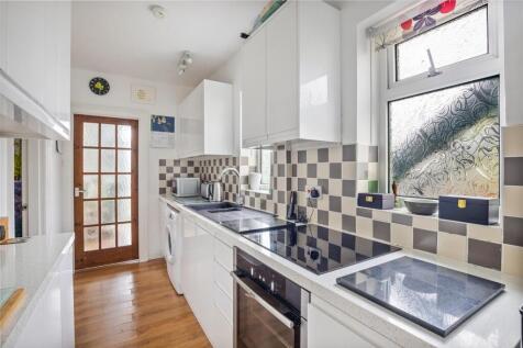 A06 - Ground Floor Flat 23 Church Road Dartmouth -