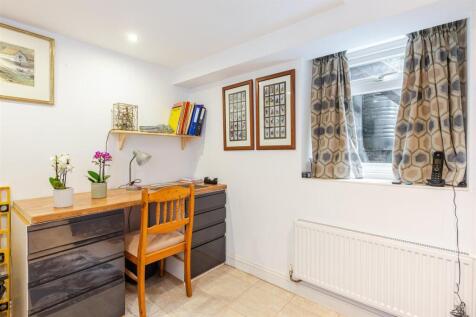 A16 - Ground Floor Flat 23 Church Road Dartmouth -