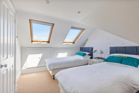 A20 - 43 Sandquay Road Dartmouth - 250617.jpg