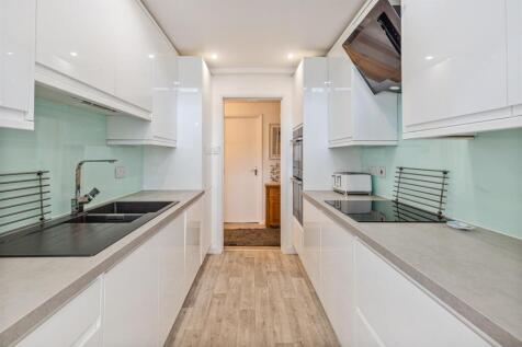 A14 - 7 Lee Court, Dartmouth - 250624.jpg