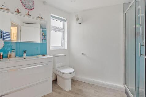 A21 - 7 Lee Court, Dartmouth - 250624.jpg