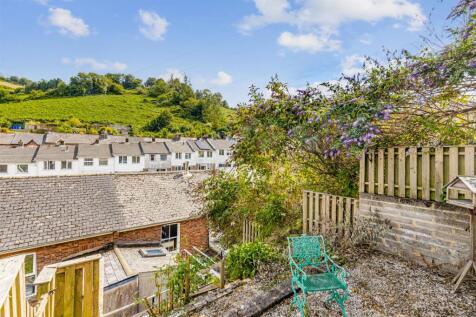 A03 - 15 Ford Valley, Dartmouth - 250722.jpg