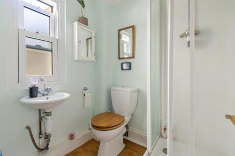 A20 - 16 Fairview Road, Dartmouth - 240821.jpg