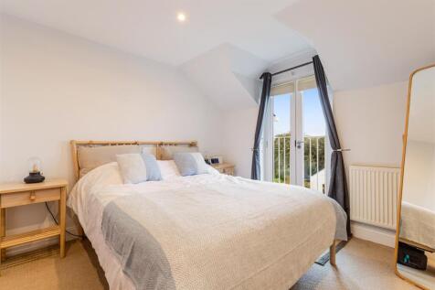 A09 - 6 Endsleigh Court, Stoke Fleming - 251111.jp