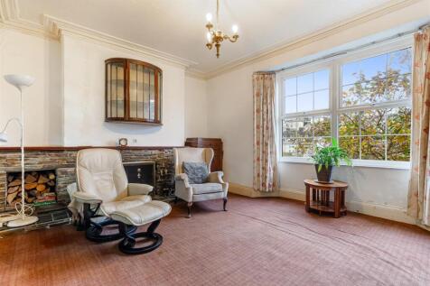 A10 - 18 South Ford Road Dartmouth - 251112.jpg