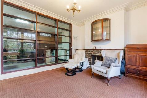 A11 - 18 South Ford Road Dartmouth - 251112.jpg