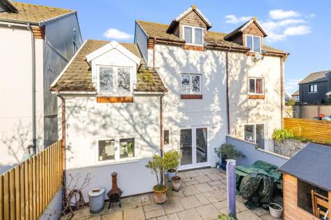 A04 - 7 Oakwood Close Dartmouth - 251117.jpg