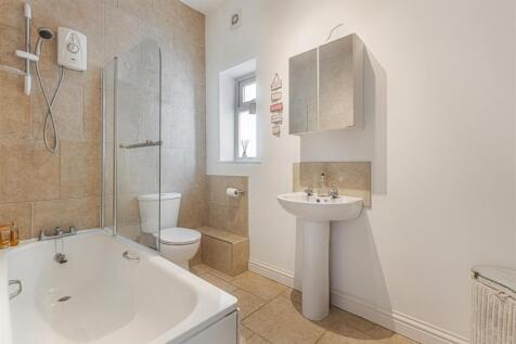 A22 - 7 Oakwood Close Dartmouth - 251117.jpg