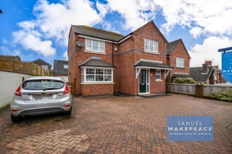 Four Bedroom Detached Property with Garage Annex
