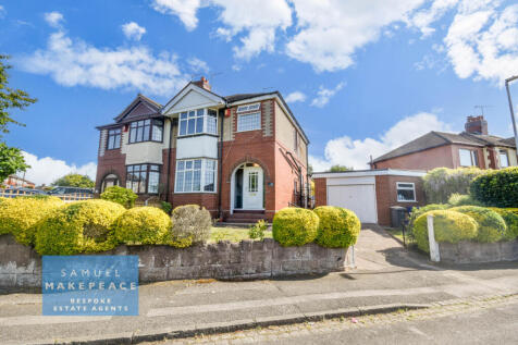 Three Bedroom Semi-Detached House with Driveway a