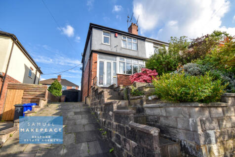 Three Bedroom Semi-Detached Property with a Detac