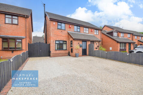 Three Bedroom Semi Detached House with Detached G