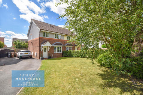 Three Bedroom Semi Detached With Loft Room &amp; Stud