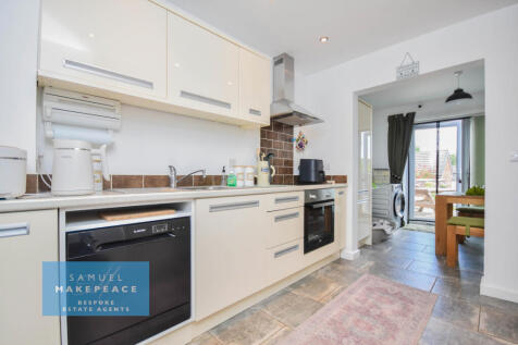 Two Bedroom Cottage with Upstairs Shower Room