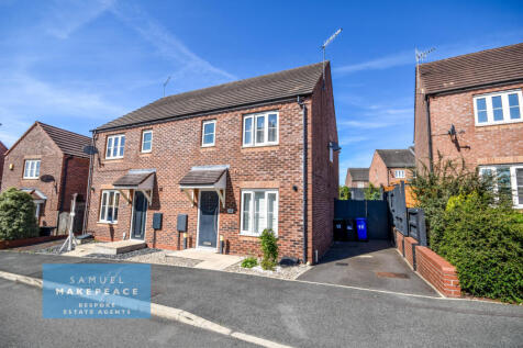 Three Bedroom Semi Detached with Sunny Low Mainte