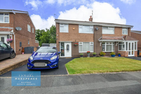 Three Bedroom Semi Detached Property with Large D