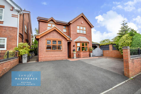 Four Bedroom Detached Property with Detached Gara